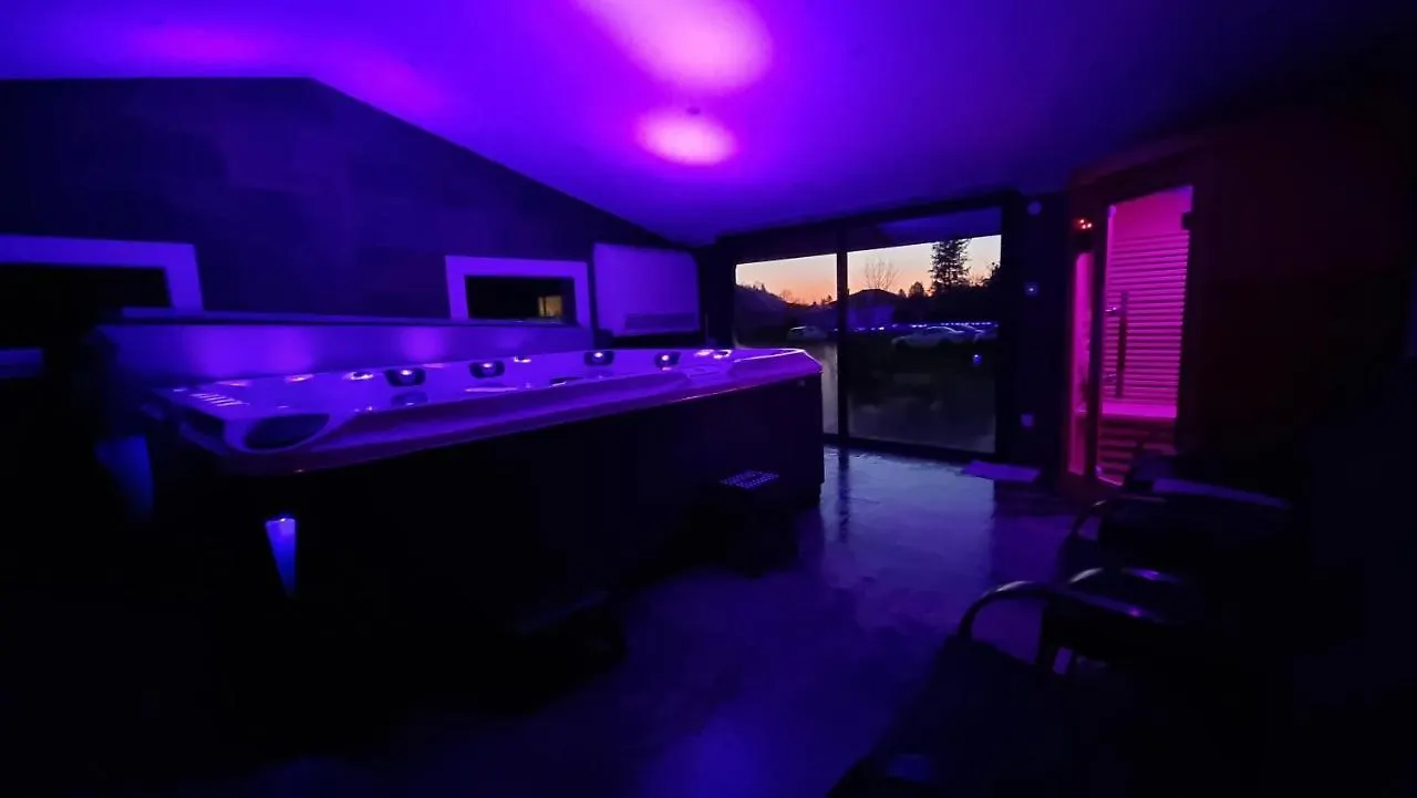 Holiday home Gites De La Croisee Des Chemins - Piscine Chauffee - Spa, Hammam Et Sauna Izeaux